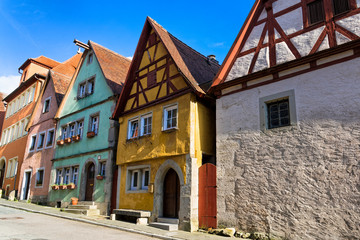 Fototapeta na wymiar Colorful houses in the medieval town of Rothenburg ob der Tauber in Bavaria, Germany