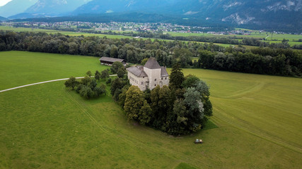 Romantische Burg Schloss Festung mit Bauernhof