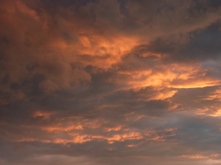Naklejka na ściany i meble Wolken im Sonnenuntergang