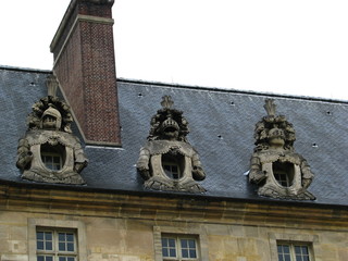 statues of paris