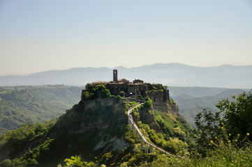 Fototapeta na wymiar View of the beautiful site of Civita di Bagnoregio (Umbria-IT).