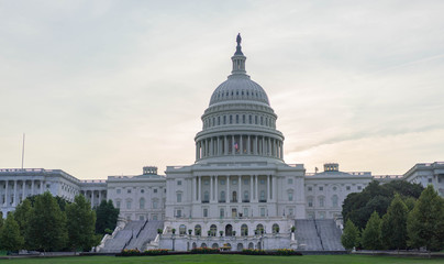 Fototapeta premium US Capitol in the morning