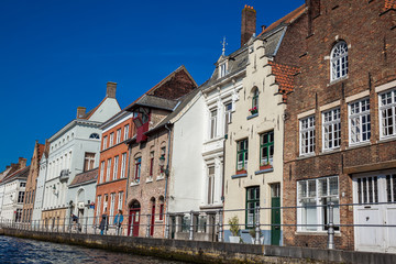 Obraz premium Canals of the historical and beautiful Bruges town in Belgium