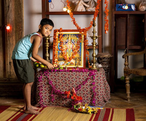 Obraz na płótnie Canvas A Nepali boy at an altar (Staged)