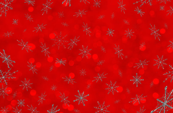 красивая иллюстрация блестящих снежинок на красном фоне        