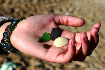 hand holding stones