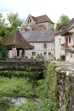 le village médiéval de Creysse dans le Lot,vallée de la Dordogne
