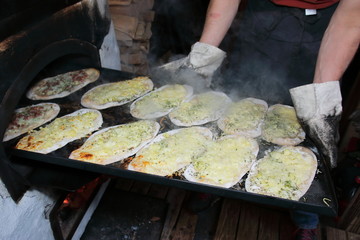 cottura pizze di vari gusti