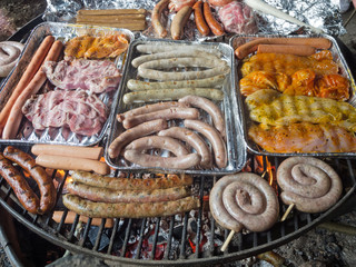 Grillgut auf Kohlengrill