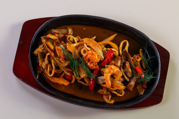 Seafood pasta pan