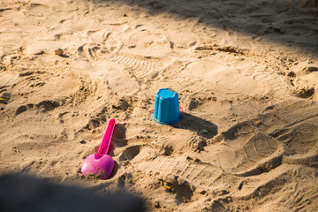 Zabwaki na plaże leżące w piasku © andsko