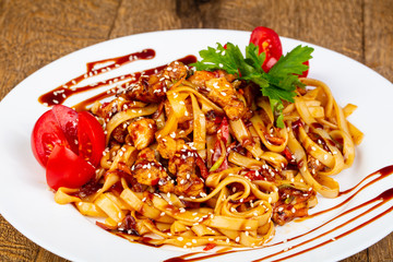Wok noodle with chicken
