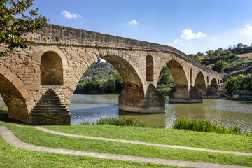 Spain, Puente La Reina, Gares: Panoramic view of famous romanesque bridge over river Arga with...