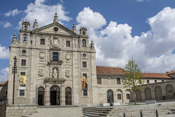 Fototapeta premium Fachada del convento de Santa Teresa de Jesus en la ciudad de Ávila