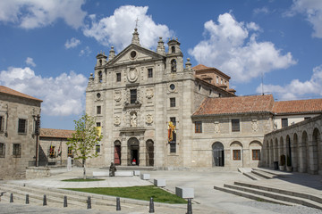 Fototapeta na wymiar Fachada del convento de Santa Teresa de Jesus en la ciudad de Ávila