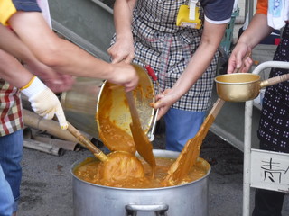 Make curry together　〜 皆でカレーを作る。非常食、炊き出し。