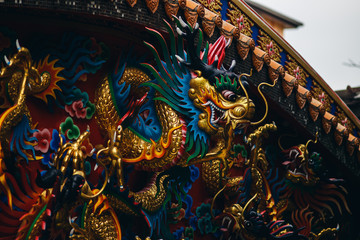 寺のゴールデンドラゴン　中国式