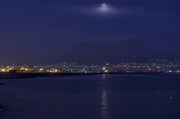 Fototapeta na wymiar Blick von Neapel auf den Vesuv, Italien