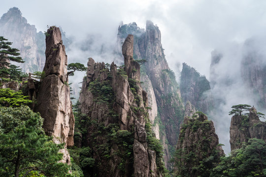 Fototapeta Die Nebelberge in Huangshan