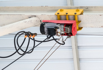 Small electric winch.