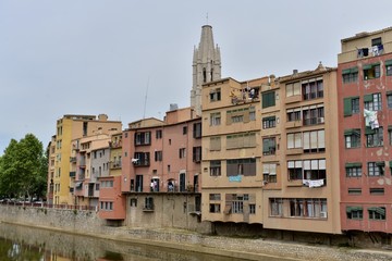 girona ジローナ　オニャル川の住宅群