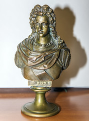 Fototapeta na wymiar Фигуры из бронзы / Figures in bronze