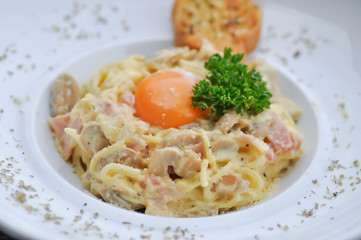 spaghetti with ham and mushroom or spaghetti carbonara
