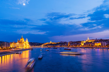Naklejka na ściany i meble Budapest Parliament at night