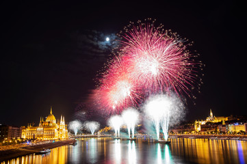 Naklejka premium Firework over Danube river in Budapest, Hungary