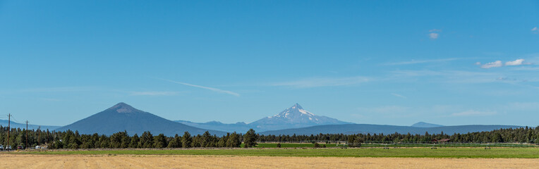 South Oregon panoramic view of mount Jefferson