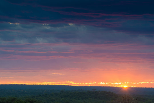 Sonnenuntergang in Afrika (Botswana und Zimbabwe)