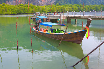 Fototapeta na wymiar fishing boat or thai long tail boat on the beautiful color of water