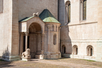 Cathedral of Trento (Italy) southern arm of the transept with the minuscule mass of the two hundred apsidine. On the side there is a narrow and high entrance, surmounted by a slender protiro supported - obrazy, fototapety, plakaty