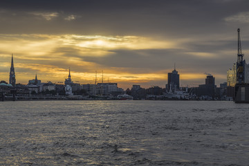 Naklejka premium Sonnenaufgang in Hamburg.