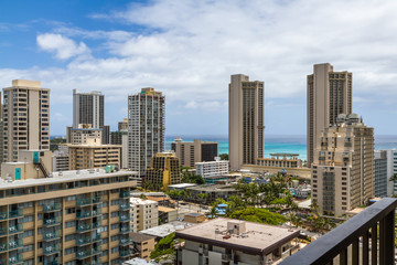Fototapeta na wymiar Honolulu city skyline and view of Ocean