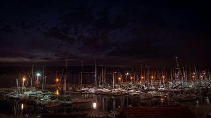 Fototapeta na wymiar Port de Thon les Bains, la nuit