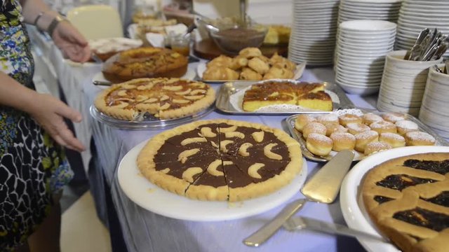 Buffet della colazione servito in un hotel