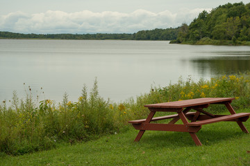 Obraz premium Pinic table on the lakeshore