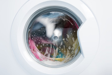 Process of cleaning color cloth in washing machine