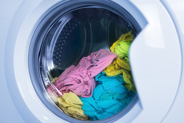 Process of cleaning color cloth in washing machine