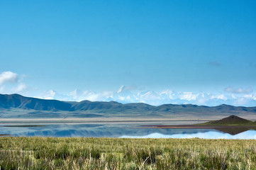 Fototapeta na wymiar Tuzkol lake and Khan Tengri peak in front of view (lake of salt and King of Sky peak in Kazakh language), Kazakhstan