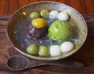 抹茶クリーム白玉あんみつ