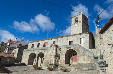 Edificio del ayuntamiento de Castelo Novo, Región de As Beiras. Distrito de Castelo Branco....