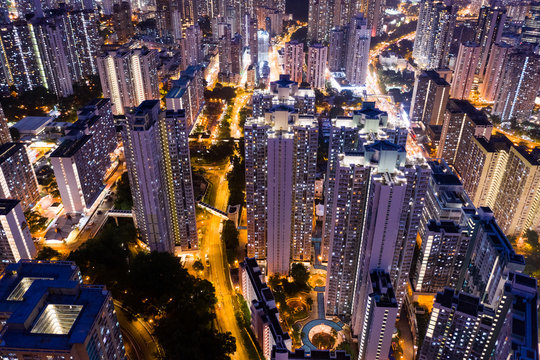 Hong Kong skyscraper at night © leungchopan