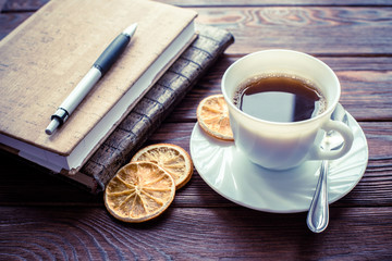 Obraz na płótnie Canvas Coffee Break - Notepad and Pen along with coffee 