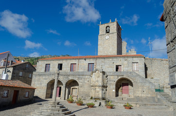 Fototapeta na wymiar Edificio del ayuntamiento de Castelo Novo. Portugal.