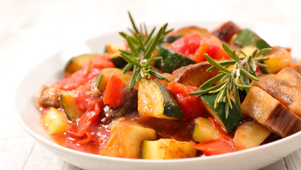 mixed vegetable and tomato sauce