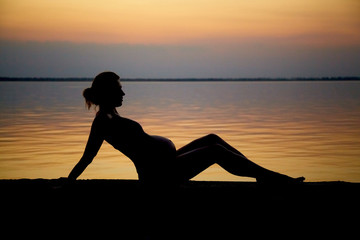 Fototapeta na wymiar Pregnant woman on beach