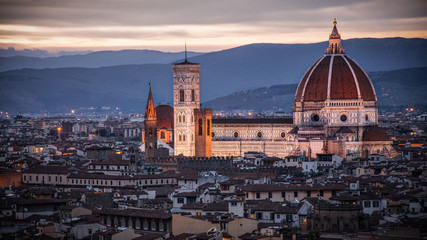 Fototapeta na wymiar Luci e ombre sul Duomo di Firenze