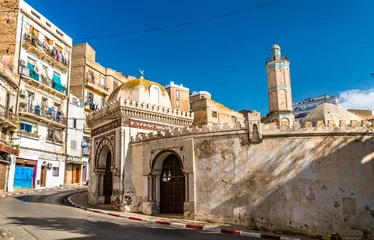Gordijnen Hassan Pasha-moskee in Oran, Algerije © Leonid Andronov